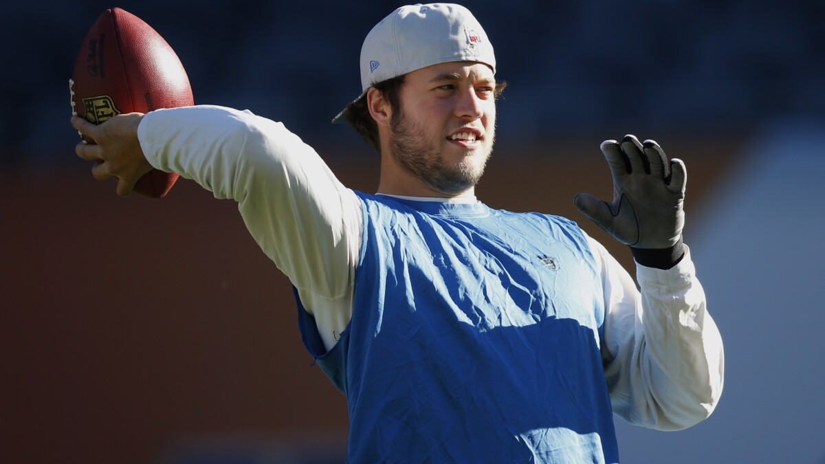 Backwards top fitted cap